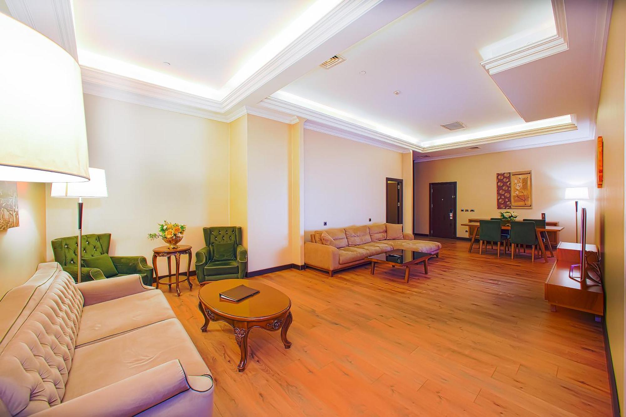Ramada By Wyndham Istanbul Merter Exterior foto Suite