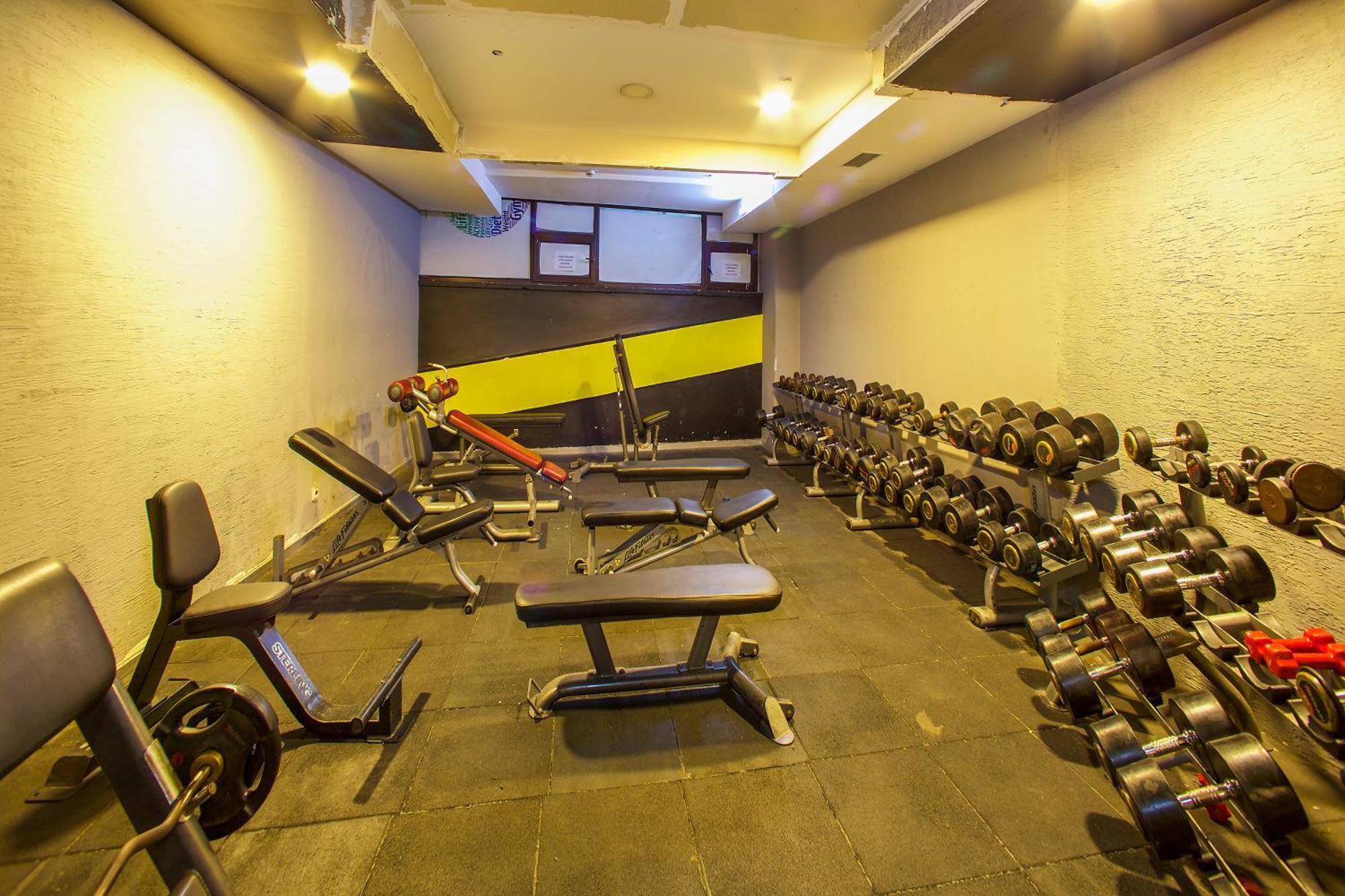 Ramada By Wyndham Istanbul Merter Exterior foto A typical gym in India