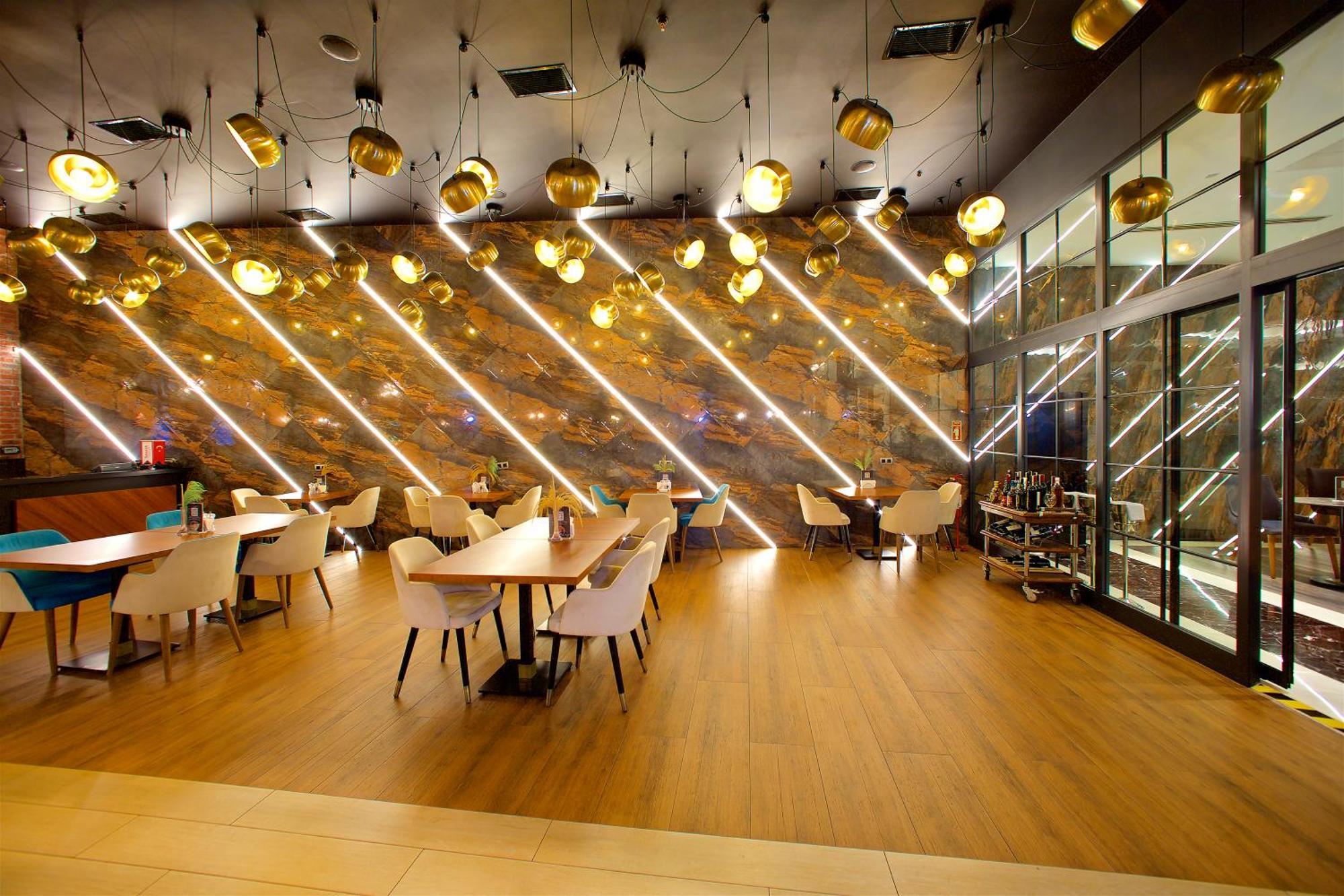 Ramada By Wyndham Istanbul Merter Exterior foto Interior of a restaurant