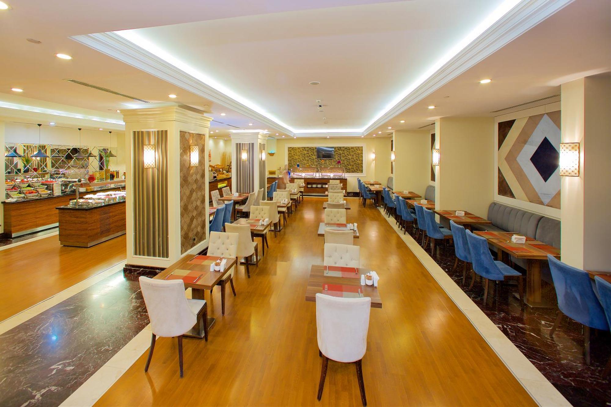 Ramada By Wyndham Istanbul Merter Exterior foto The restaurant