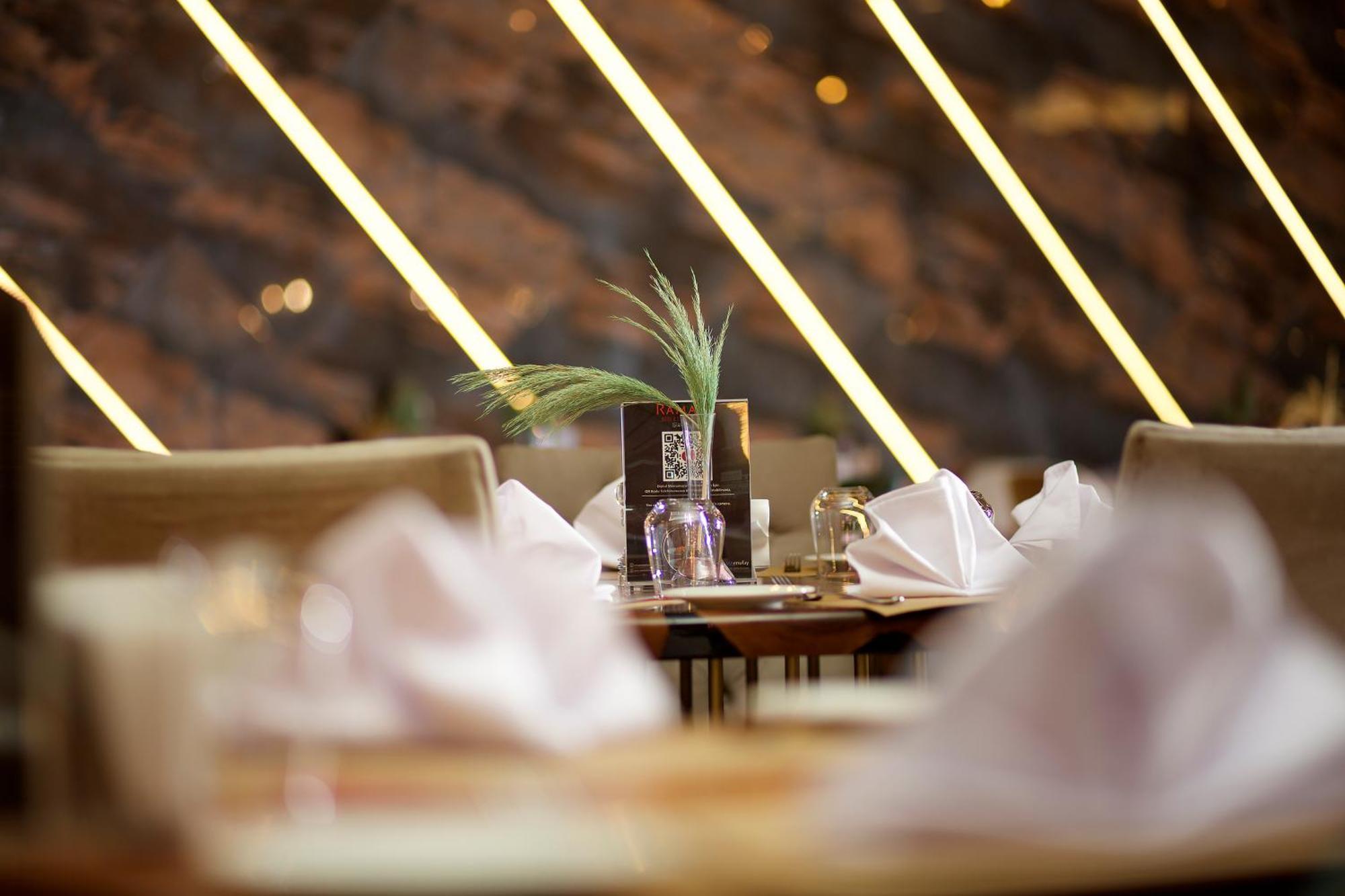 Ramada By Wyndham Istanbul Merter Exterior foto Restaurant
