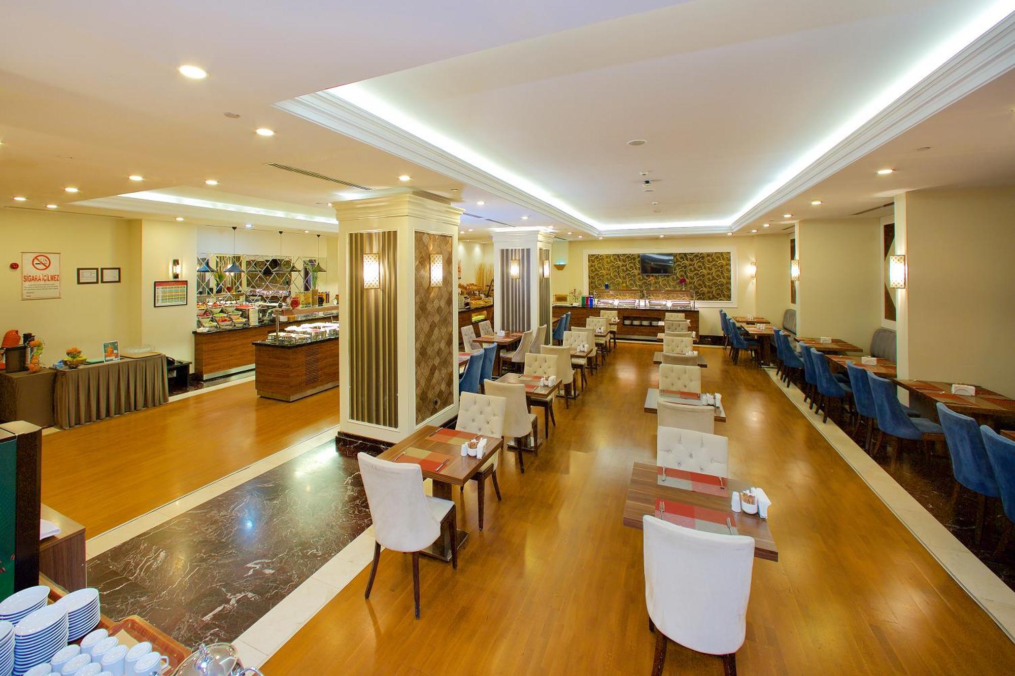 Ramada By Wyndham Istanbul Merter Exterior foto The restaurant