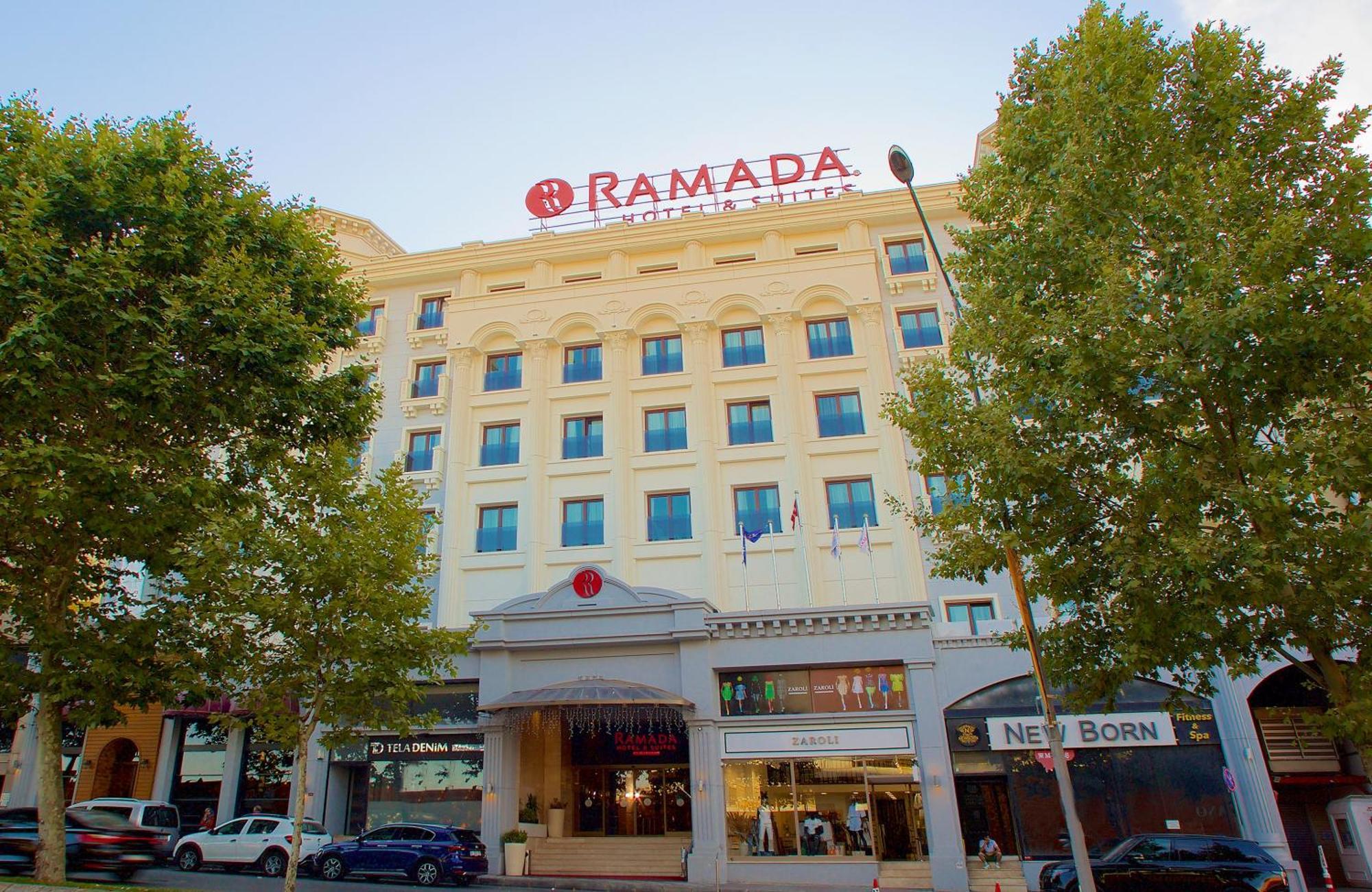Ramada By Wyndham Istanbul Merter Exterior foto The hotel in 2012