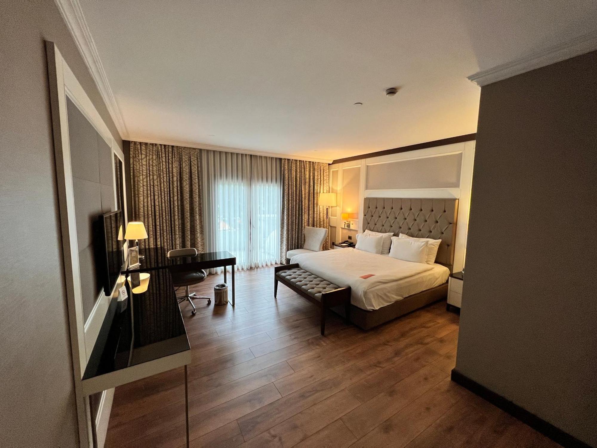 Ramada By Wyndham Istanbul Merter Exterior foto A room at the hotel