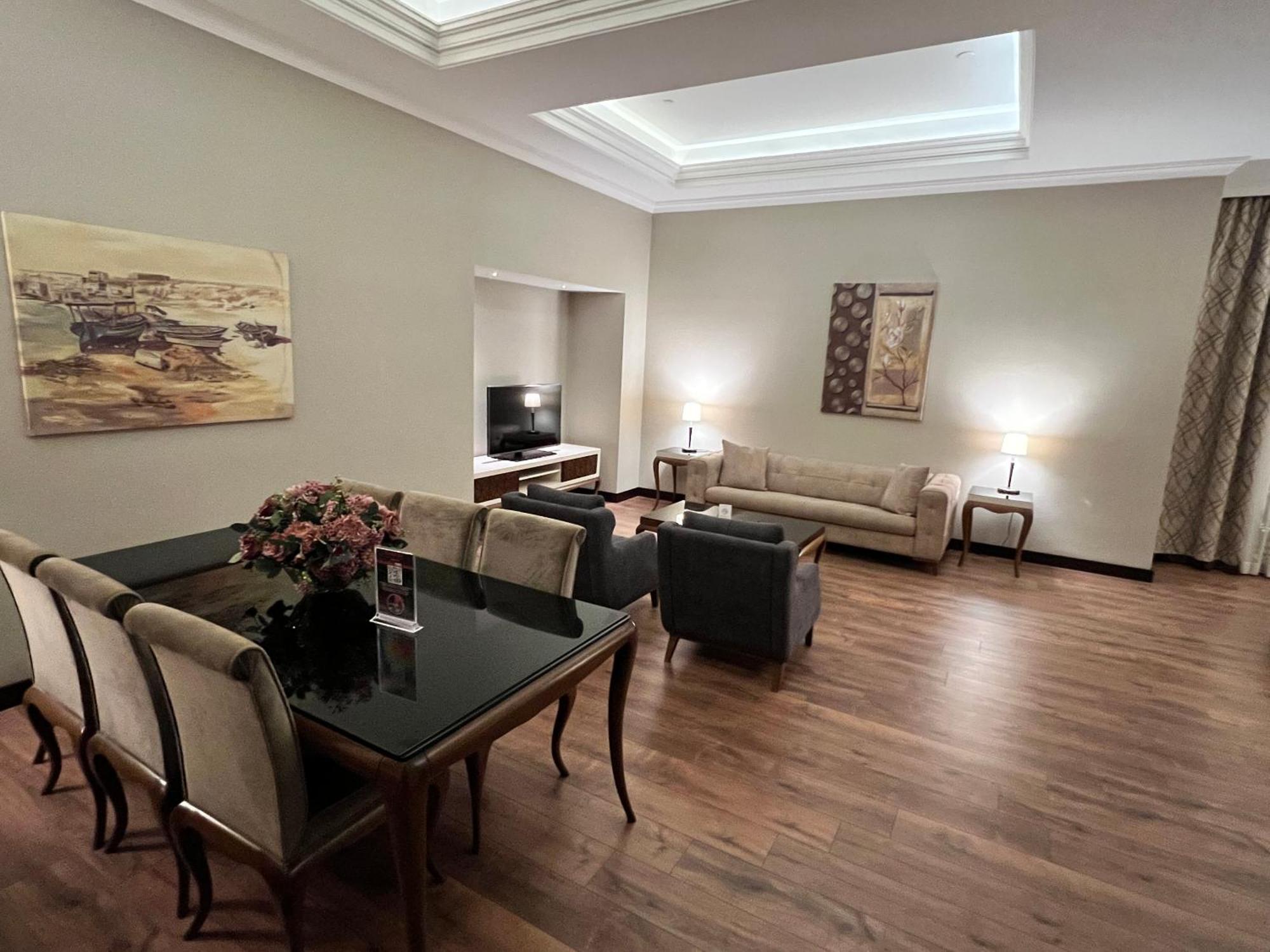 Ramada By Wyndham Istanbul Merter Exterior foto Suite